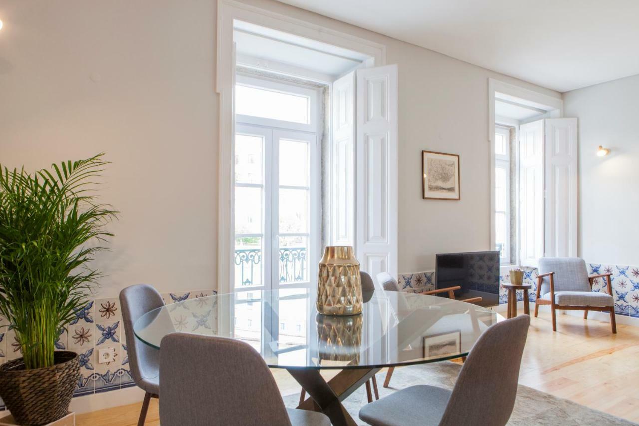 Apartamento Alfama St George Castle District Fabulous 3 Bedrooms 2 Bathrooms Ac Balcony 1st Floor 19th Century Building Lisboa