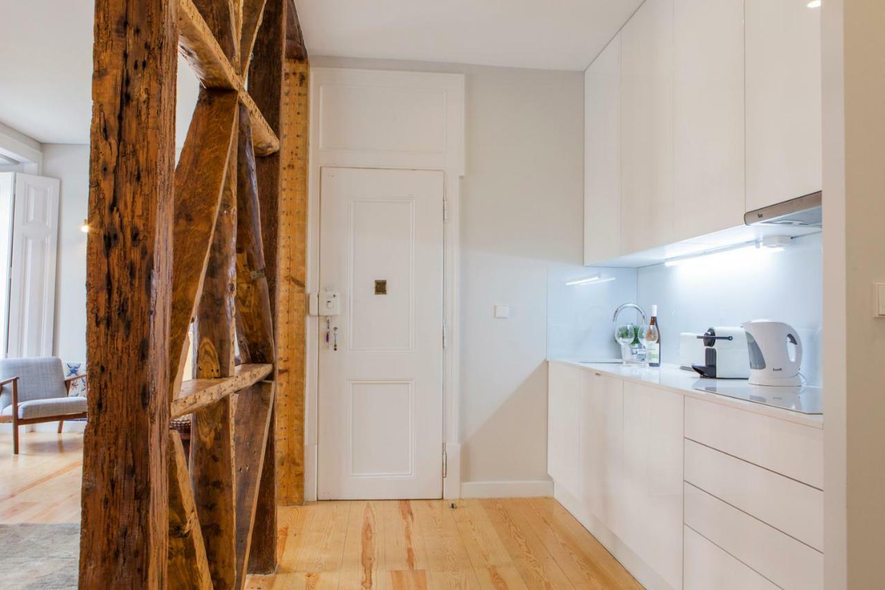 Alfama St George Castle District Fabulous 3 Bedrooms 2 Bathrooms Ac Balcony 1st Floor 19th Century Building *